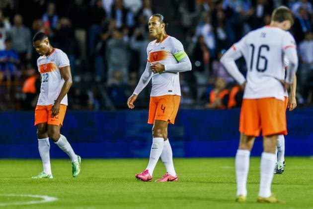 THESSALONIKI - JurriÃ«n Timber of the Netherlands and Virgil van Dijk of the Netherlands react after falling 2-0 behind during the UEFA Nations League match between Greece and the Netherlands at the Toumba Stadium on October 1, 2026, in Greece. KOEN VAN WEEL ANP xVIxANPxSportx xxANPxIVx 571094205 originalFilename: 571094205