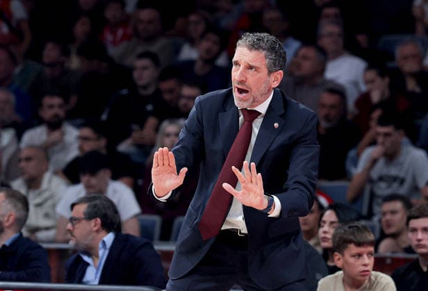 Crvena Zvezda v Efes, Euroleague, season 2026 2027, round 3 Belgrade, Serbia. 1th Oct, 2026. Crvena Zvezda s head coach Ibon Navarro during Euroleague basketball match between Crvena Zvezda (Red Star) and Anadolu Efes Istanbul on October 1. 2026. in Belgrade, Serbia. Belgrade Serbia Copyright: xPedjaxMilosavljevic STARSPORTx x2026x