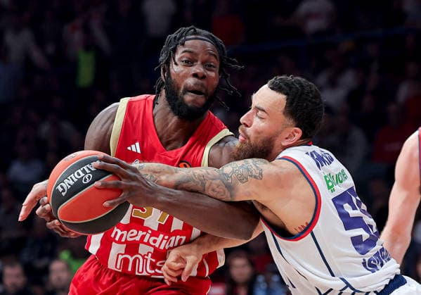 Crvena Zvezda v Efes, Euroleague, season 2026 2027, round 3 Belgrade, Serbia. 1th Oct, 2026. Crvena Zvezda s Semi Ojeleye and Anadolu Efes Mike James during Euroleague basketball match between Crvena Zvezda (Red Star) and Anadolu Efes Istanbul on October 1. 2026. in Belgrade, Serbia. Belgrade Serbia Copyright: xPedjaxMilosavljevic STARSPORTx x2026x