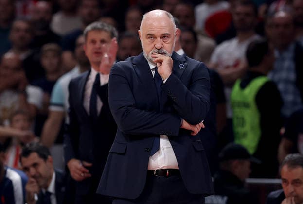 Crvena Zvezda v Efes, Euroleague, season 2026 2027, round 3 Belgrade, Serbia. 1th Oct, 2026. Anadolu Efes head coach Pablo Laso during Euroleague basketball match between Crvena Zvezda (Red Star) and Anadolu Efes Istanbul on October 1. 2026. in Belgrade, Serbia. Belgrade Serbia Copyright: xPedjaxMilosavljevic STARSPORTx x2026x