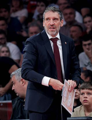 Crvena Zvezda v Efes, Euroleague, season 2026 2027, round 3 Belgrade, Serbia. 1th Oct, 2026. Crvena Zvezda s head coach Ibon Navarro during Euroleague basketball match between Crvena Zvezda (Red Star) and Anadolu Efes Istanbul on October 1. 2026. in Belgrade, Serbia. Belgrade Serbia Copyright: xPedjaxMilosavljevic STARSPORTx x2026x