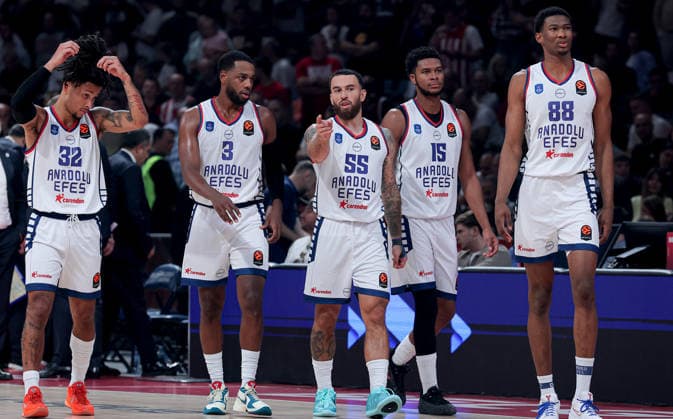 Crvena Zvezda v Efes, Euroleague, season 2026 2027, round 3 Belgrade, Serbia. 1th Oct, 2026. Anadolu Efes Matthew Strazel, Jordan Loyd Mike James PJ Dozier, Jones Kai during Euroleague basketball match between Crvena Zvezda (Red Star) and Anadolu Efes Istanbul on October 1. 2026. in Belgrade, Serbia. Belgrade Serbia Copyright: xPedjaxMilosavljevic STARSPORTx x2026x