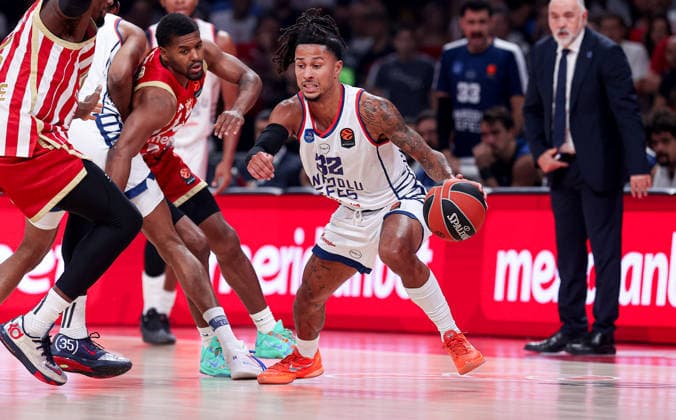 Crvena Zvezda v Efes, Euroleague, season 2026 2027, round 3 Belgrade, Serbia. 1th Oct, 2026. Anadolu Efes Matthew Strazel during Euroleague basketball match between Crvena Zvezda (Red Star) and Anadolu Efes Istanbul on October 1. 2026. in Belgrade, Serbia. Belgrade Serbia Copyright: xPedjaxMilosavljevic STARSPORTx x2026x