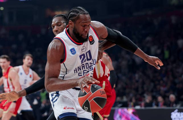 Crvena Zvezda v Efes, Euroleague, season 2026 2027, round 3 Belgrade, Serbia. 1th Oct, 2026. Anadolu Efes Bruno Fernando during Euroleague basketball match between Crvena Zvezda (Red Star) and Anadolu Efes Istanbul on October 1. 2026. in Belgrade, Serbia. Belgrade Serbia Copyright: xPedjaxMilosavljevic STARSPORTx x2026x