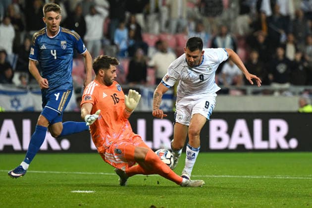 IPA89190099 - Tai Baribo (Israel) vs. Amir Saipi (Kosovo) during the Nations League, Matchday 3, League B Group B3, between Israel and Kosovo on October 1, 2026, at Nagyerdei Stadium in Debrecen, Hungary  Copyright: xVincenzoxOrlando IPAxSportx xx IPA89190099