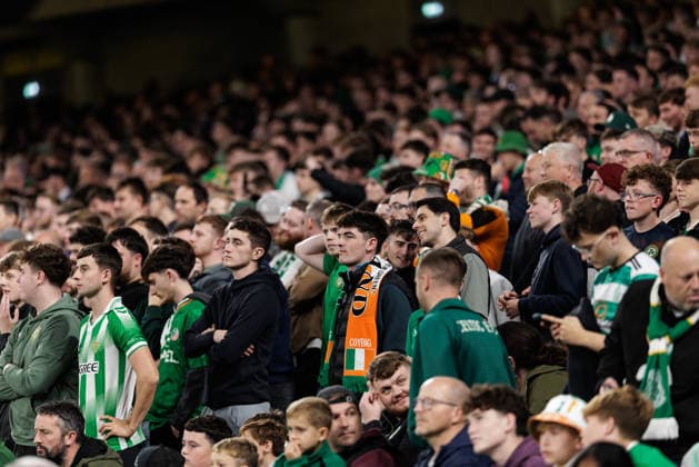 SOCCER - NL, IRL vs AUT DUBLIN,IRELAND,01.OCT.26 - SOCCER - UEFA Nations League, OEFB international match, Länderspiel, Nationalmannschaft Ireland vs Austria. Image shows fans of IRL. GEPAxpictures xArminxRauthner
