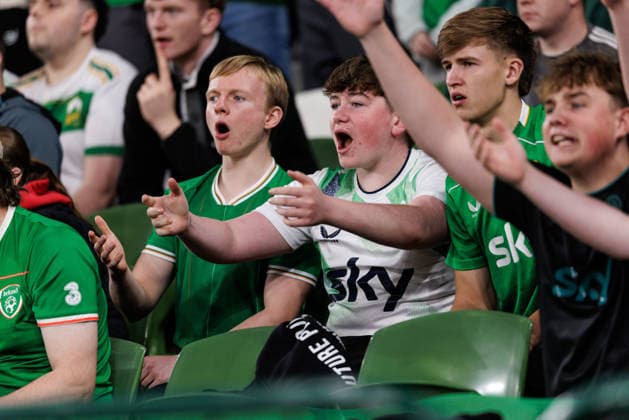 SOCCER - NL, IRL vs AUT DUBLIN,IRELAND,01.OCT.26 - SOCCER - UEFA Nations League, OEFB international match, Länderspiel, Nationalmannschaft Ireland vs Austria. Image shows fans of IRL. GEPAxpictures xArminxRauthner