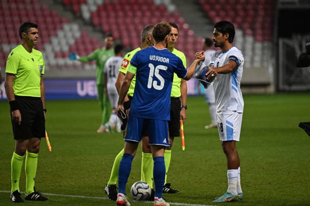 SOCCER - UEFA Nations League - Israel vs. Kosovo Photo by IPA ABACAPRESS.COM89189493 - The captains exchange greetings at midfield during the Nations League, Matchday 3, League B, Group B3, between Israel and Kosovo on October 1, 2026, at Nagyerdei Stadion in Debrecen, Hungary Haifa Israel  Copyright: xIPAxSport ABACAx