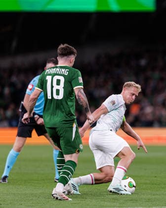 SOCCER - NL, IRL vs AUT DUBLIN,IRELAND,01.OCT.26 - SOCCER - UEFA Nations League, OEFB international match, Länderspiel, Nationalmannschaft Ireland vs Austria. Image shows Ryan Manning (IRL) and Xaver Schlager (AUT). GEPAxpictures xArminxRauthner