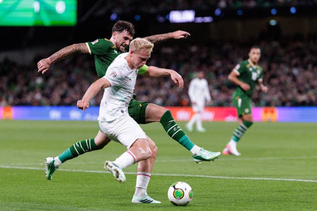 SOCCER - NL, IRL vs AUT DUBLIN,IRELAND,01.OCT.26 - SOCCER - UEFA Nations League, OEFB international match, Länderspiel, Nationalmannschaft Ireland vs Austria. Image shows Troy Parrott (IRL) and Xaver Schlager (AUT). GEPAxpictures xArminxRauthner