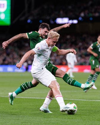 SOCCER - NL, IRL vs AUT DUBLIN,IRELAND,01.OCT.26 - SOCCER - UEFA Nations League, OEFB international match, Länderspiel, Nationalmannschaft Ireland vs Austria. Image shows Troy Parrott (IRL) and Xaver Schlager (AUT). GEPAxpictures xArminxRauthner