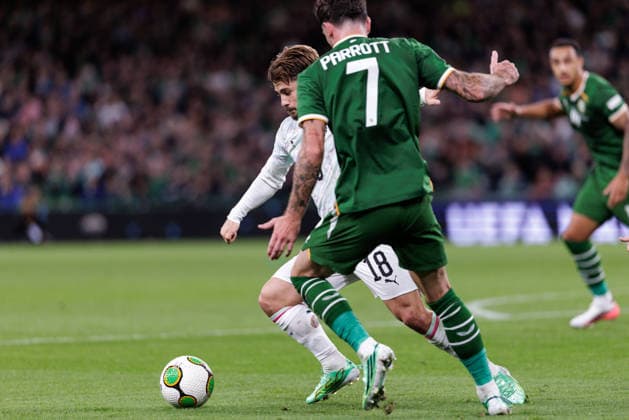 SOCCER - NL, IRL vs AUT DUBLIN,IRELAND,01.OCT.26 - SOCCER - UEFA Nations League, OEFB international match, Länderspiel, Nationalmannschaft Ireland vs Austria. Image shows Romano Schmid (AUT) and Troy Parrott (IRL). GEPAxpictures xArminxRauthner