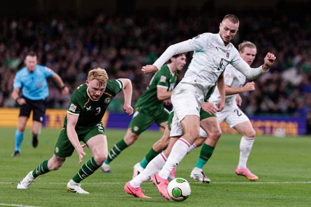 SOCCER - NL, IRL vs AUT DUBLIN,IRELAND,01.OCT.26 - SOCCER - UEFA Nations League, OEFB international match, Länderspiel, Nationalmannschaft Ireland vs Austria. Image shows Liam Scales (IRL) and Sasa Kalajdzic (AUT). GEPAxpictures xArminxRauthner