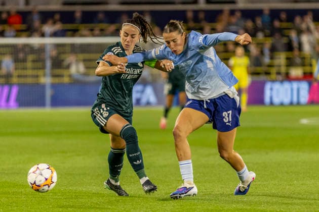 RECORD DATE NOT STATED 1st October 2026; Joie Stadium, Manchester, England; UEFA Womens Champions League Football, Manchester City versus Real Madrid; Charlotta Wamser of Manchester City Women under pressure from Athenea del Castillo of Real Madrid Femenino TimxWilliams
