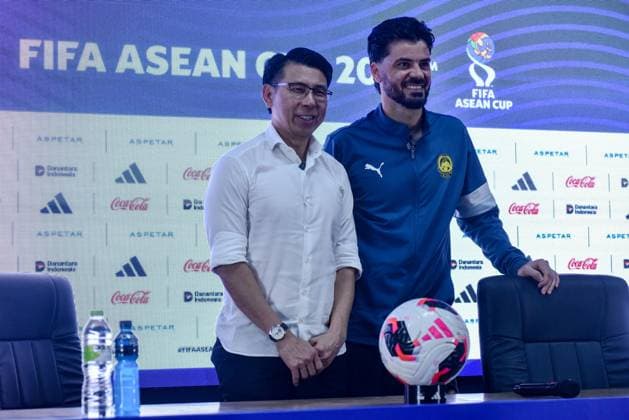 October 1, 2026, Bandung, West Java, Indonesia: TAN CHENG HOE (L) head coach of the Malaysian national team, Nationalteam and Malaysian national team player PAULO JOSUE (R) spoke to the media at the post-match press conference, PK, Pressekonferenz after his team defeated the Singapore national team 6â€0 in the FIFA ASEAN Cup 2026 at Si Jalak Harupat Stadium in Bandung, Indonesia. FIFA ASEAN CUP 2026: MALAYSIA VS SINGAPORE: POST MATCH PRESS CONFERENCE - ZUMAr272 0868348701st Copyright: xDimasxRachmatsyahx