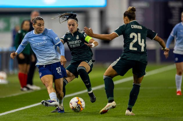 RECORD DATE NOT STATED 1st October 2026; Joie Stadium, Manchester, England; UEFA Womens Champions League Football, Manchester City versus Real Madrid; Charlotta Wamser of Manchester City Women under pressure from Athenea del Castillo of Real Madrid Femenino TimxWilliams