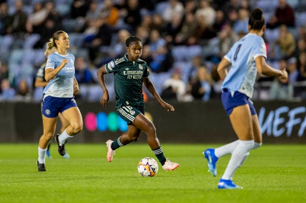 RECORD DATE NOT STATED 1st October 2026; Joie Stadium, Manchester, England; UEFA Womens Champions League Football, Manchester City versus Real Madrid; Linda Caicedo of Real Madrid Femenino looks toward Jade Rose of Manchester City Women TimxWilliams