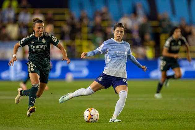 RECORD DATE NOT STATED 1st October 2026; Joie Stadium, Manchester, England; UEFA Womens Champions League Football, Manchester City versus Real Madrid; Yui Hasegawa of Manchester City Women under pressure from Arianna Caruso of Real Madrid Femenino TimxWilliams