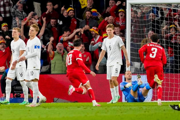 Soccer, Nations League: Wales vs. Norway, Nations League in Cardiff, Wales 20261001 Wales Neco Williams celebrates the 2-1 lead after scoring on a free kick during the international soccer match between Wales and Norway in the Nations League at Cardiff City Stadium. Photo: Lise Aserud, NTB, Cardiff, Wales. EDITORIAL USE ONLY. RESTRICTED USE FOR BETTING. COMCOMPANIES  Copyright: xLisexAserudxx xNTBx