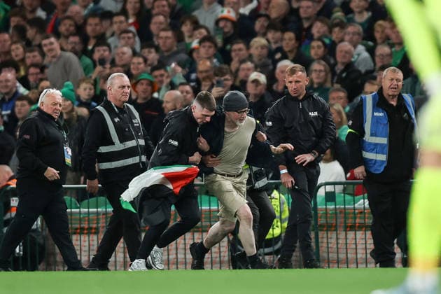 UEFA Nations League Group Stage, Aviva Stadium, Dublin 1 10 2026 Republic of Ireland vs Austria A pitch invader is removed by security A pitch invader is removed by security 1 10 2026  Copyright: xx RDR_0651