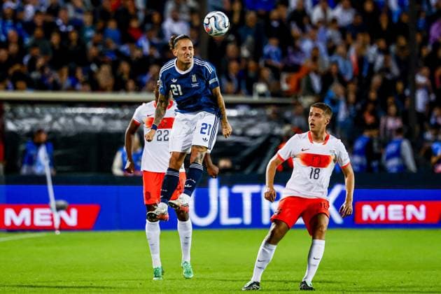 THESSALONIKI - Kostas Tsimikas of Greece heads the ball with Joey Veerman of the Netherlands during the UEFA Nations League match between Greece and the Netherlands at the Toumba Stadium on 1 October 2026 in Thessaloniki, Greece. MARCEL TER BALS ANP UEFA Nations League 2026 27 xVIxANPxSportx xMarcelxterxBalsxIVx 571097559 originalFilename: 571097559.jpg