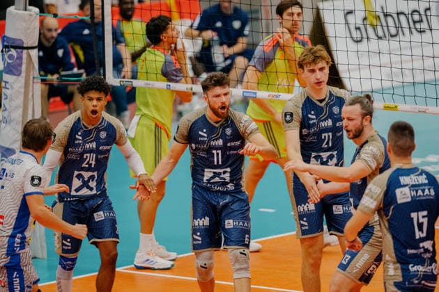 VOLLEYBALL - Coppa Pallavolo Senza Confini HARTBERG,AUSTRIA,01.OCT.26 - VOLLEYBALL - Coppa Pallavolo Senza Confini, TSV Hartberg vs Verona Volley. Image shows the rejoicing of Hartberg.  GEPAxpictures xRomanxKoenigshofer