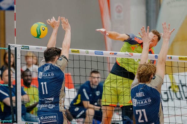 VOLLEYBALL - Coppa Pallavolo Senza Confini HARTBERG,AUSTRIA,01.OCT.26 - VOLLEYBALL - Coppa Pallavolo Senza Confini, TSV Hartberg vs Verona Volley. Image shows Clemens Ecker and Richard Hensel (Hartberg).  GEPAxpictures xRomanxKoenigshofer