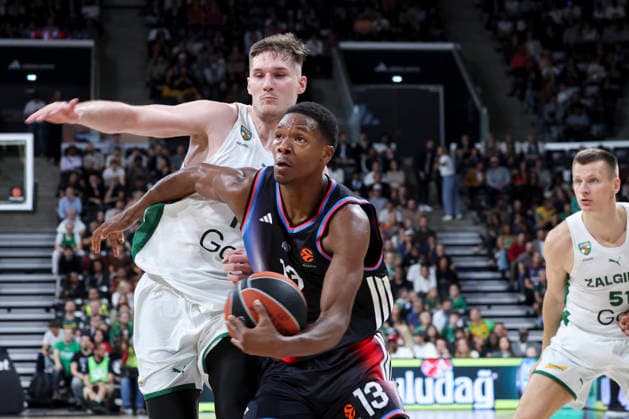 BASKET BALL : Paris Basket Vs Zalgiris Kaunas - Euroligue - 01 10 2026 Allan Dokossi (Paris) Vs Azuolas Tubelis (Zalgiris Kaunas) ParisFrance  Copyright: xMichaelxBaucherx