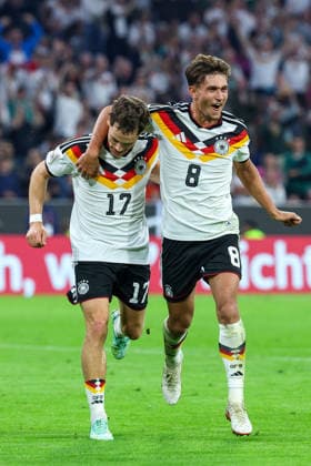 October 1, 2026, GER, Soccer, Men s, UEFA Nations League International Match, League A, Matchday 3, Germany vs. Serbia Goal Celebration: Cheers for the 2-0 goal by Florian Wirtz (Germany 17) and Tom Bischof (Germany 8). DFB and DFL regulations prohibit any use of photographs as image sequences and or quasi-video. Munich, Allianz Arena, Bavaria, Germany Copyright: xNordphoto Schneiderx