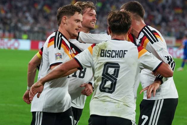 The German national team celebrates a goal after Florian Wirtz (17, Germany), on the left, scores the 2-0 goal alongside Maximilian Mittelstaedt (18, Germany), Tom Bischof (8, Germany), and Said El Mala (7, Germany); Germany vs. Serbia, soccer, DFL, DFB, UEFA Nations League, 2026–2027 season, group stage, Group B, Matchday 3 of 6, October 1, 2026, Munich, Bavaria, Germany Copyright: xkolbert-press MartinxAgüerax