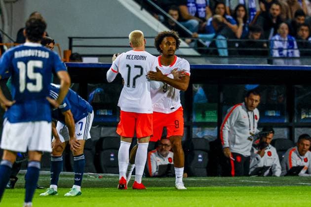 THESSALONIKI - Mexx Meerdink of the Netherlands is substituted for Joshua Zirikzee of the Netherlands during the UEFA Nations League match between Greece and the Netherlands at the Toumba Stadium on 1 October 2026 in Thessaloniki, Greece. MARCEL TER BALS ANP UEFA Nations League 2026 27 xVIxANPxSportx xMarcelxterxBalsxIVx 571100718 originalFilename: 571100718.jpg