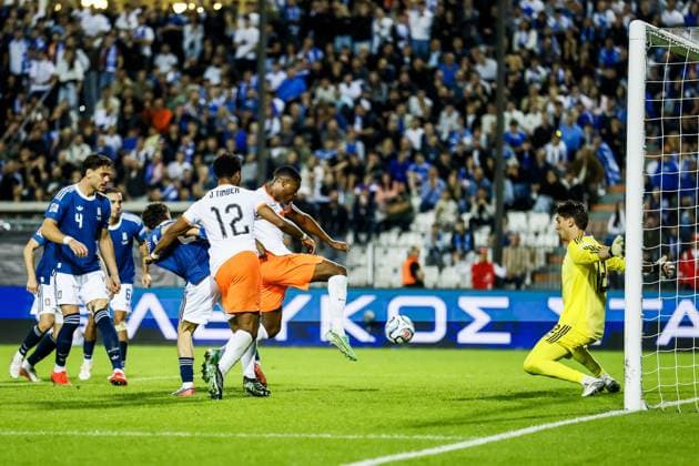 THESSALONIKI - Denzel Dumfries of the Netherlands (m) scores from an offside position and the goal is disallowed during the UEFA Nations League match between Greece and the Netherlands at Toumba Stadium on 1 October 2026 in Greece. KOEN VAN WEEL ANP xVIxANPxSportx xxANPxIVx 571100110 originalFilename: 571100110.jpg