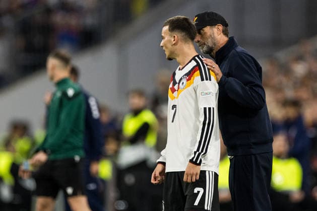 MUNICH, GERMANY - OCTOBER 01: Juergen Klopp (Head Coach Germany) talking to Said El Mala (Germany, 7) during the UEFA Nations League match between Germany vs. Serbia at Allianz Arena on matchday 3 of the UEFA Nations League on October 01, 2026 in Munich, Germany. Bavaria Germany Copyright: xSteffiexWunderlx