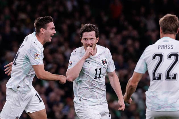 SOCCER - NL, IRL vs AUT DUBLIN,IRELAND,01.OCT.26 - SOCCER - UEFA Nations League, OEFB international match, Länderspiel, Nationalmannschaft Ireland vs Austria. Image shows the rejoicing of Maximilian Woeber, Michael Gregoritsch and Alexander Prass (AUT).  GEPAxpictures xArminxRauthner