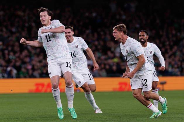 SOCCER - NL, IRL vs AUT DUBLIN,IRELAND,01.OCT.26 - SOCCER - UEFA Nations League, OEFB international match, Länderspiel, Nationalmannschaft Ireland vs Austria. Image shows the rejoicing of Michael Gregoritsch, Maximilian Woeber, Alexander Prass and Phillipp Mwene (AUT).  GEPAxpictures xArminxRauthner