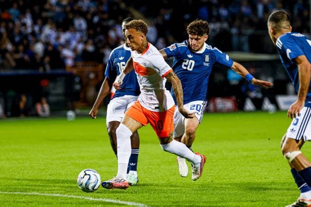 THESSALONIKI - Noa Lang of the Netherlands dribbles with the ball under pressure from Andreas Tetteh of Greece and Christos Zafeiris of Greece during the UEFA Nations League match between Greece and the Netherlands at the Toumba Stadium on 1 October 2026 in Thessaloniki, Greece. MARCEL TER BALS ANP UEFA Nations League 2026 27 xVIxANPxSportx xMarcelxterxBalsxIVx 571101572 originalFilename: 571101572.jpg