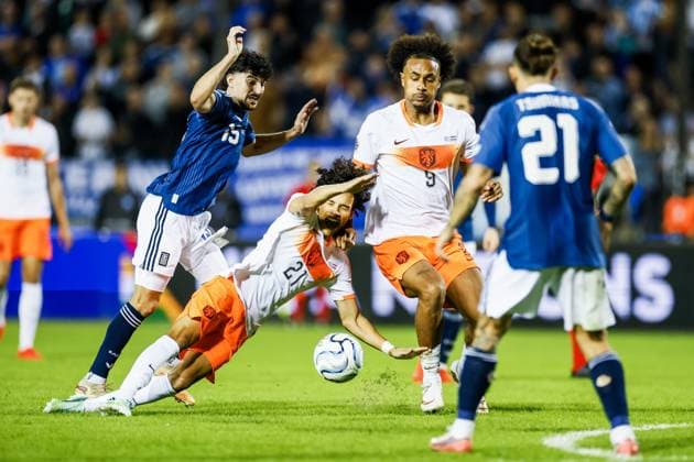THESSALONIKI - Thanasis Androutsos of Greece, Gjivai ZechiÃ«l of the Netherlands, Joshua Zirkzee of the Netherlands (lr) during the UEFA Nations League match between Greece and the Netherlands at Toumba Stadium on 1 October 2026 in Greece. KOEN VAN WEEL ANP xVIxANPxSportx xxANPxIVx 571101727 originalFilename: 571101727.jpg