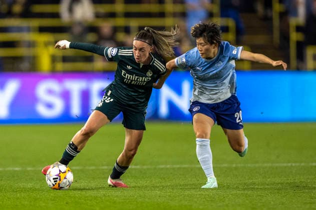 RECORD DATE NOT STATED 1st October 2026; Joie Stadium, Manchester, England; UEFA Womens Champions League Football, Manchester City versus Real Madrid; Elisa Senb of Real Madrid Femenino under pressure from Aoba Fujino of Manchester City Women TimxWilliams
