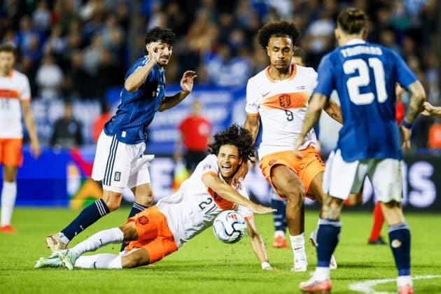 THESSALONIKI - Thanasis Androutsos of Greece, Gjivai ZechiÃ«l of the Netherlands, Joshua Zirkzee of the Netherlands (lr) during the UEFA Nations League match between Greece and the Netherlands at Toumba Stadium on 1 October 2026 in Greece. KOEN VAN WEEL ANP xVIxANPxSportx xxANPxIVx 571101806 originalFilename: 571101806