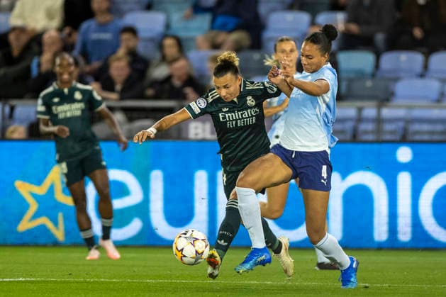 RECORD DATE NOT STATED 1st October 2026; Joie Stadium, Manchester, England; UEFA Womens Champions League Football, Manchester City versus Real Madrid; Jade Rose of Manchester City Women is tackled by Arianna Caruso of Real Madrid Femenino TimxWilliams