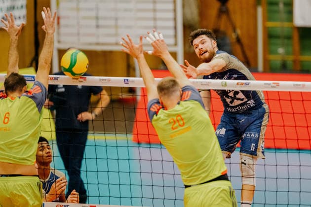 VOLLEYBALL - Coppa Pallavolo Senza Confini HARTBERG,AUSTRIA,01.OCT.26 - VOLLEYBALL - Coppa Pallavolo Senza Confini, TSV Hartberg vs Verona Volley. Image shows Marco Vitelli, Paul Buchegger (Verona) and Clemens Ecker (Hartberg).  GEPAxpictures xRomanxKoenigshofer