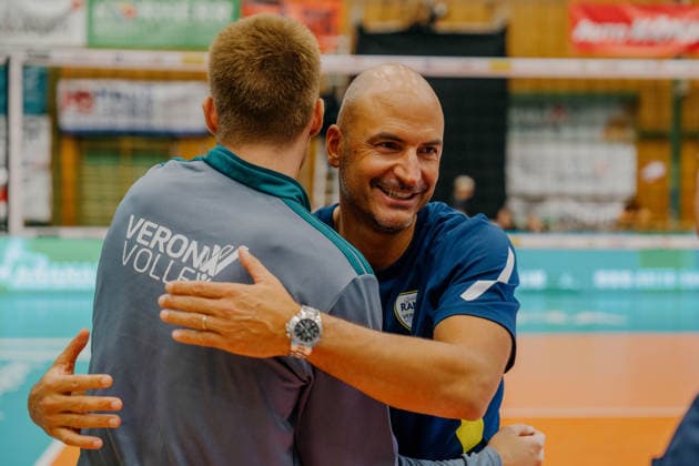 VOLLEYBALL - Coppa Pallavolo Senza Confini HARTBERG,AUSTRIA,01.OCT.26 - VOLLEYBALL - Coppa Pallavolo Senza Confini, TSV Hartberg vs Verona Volley. Image shows head coach Fabio Soli (Verona).  GEPAxpictures xRomanxKoenigshofer