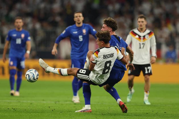 MUNICH, GERMANY - OCTOBER 01: Tom Bischof of Germany national team, Nationalteam battles for the ball during the UEFA Nations League 2026 27 League A match between Germany and Serbia at Allianz Arena on October 01, 2026 in Munich, Germany. Germany National team v Serbia National team Copyright: xx