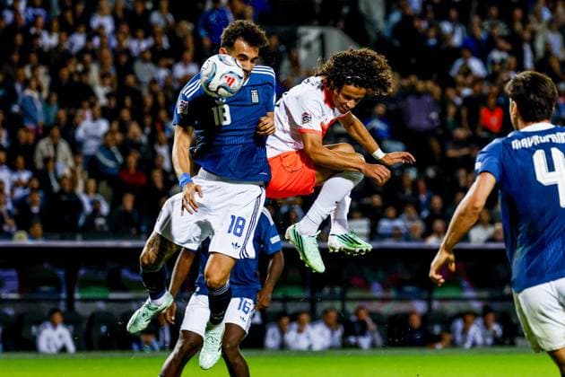 THESSALONIKI - Gjivai Zechiel of the Netherlands heads the ball with Giannis Michailidis of Greece during the UEFA Nations League match between Greece and the Netherlands at the Toumba Stadium on 1 October 2026 in Thessaloniki, Greece. MARCEL TER BALS ANP UEFA Nations League 2026 27 xVIxANPxSportx xMarcelxterxBalsxIVx 571103537 originalFilename: 571103537