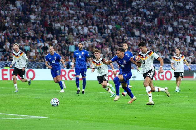 October 1, 2026, GER, Soccer, Men s, UEFA Nations League International Match, League A, Matchday 3, Germany vs. Serbia Mihajlo Cvetkovic Serbia 18, left Aleksandar Pavlovic Germany 5, right DFB DFL regulations prohibit any use of photographs as image sequences and or quasi-video Munich Allianz Arena Bavaria Germany Copyright: xNordphoto Schneiderx