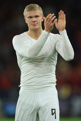 Wales v Norway - UEFA Nations League 2026 27 Group A4 MD3 Erling Haaland of Norway applauds the fans after the UEFA Nations League 2026 27 group phase match between Wales and Norway at Cardiff City Stadium on October 1, 2026 in Cardiff, Wales. Cardiff Cardiff City Stadium Wales United Kingdom Copyright: xAllstarxPicturexLibraryxLtdx