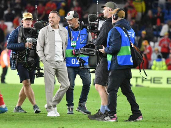 Football - 2026 2027 UEFA Nations League - League A, Group Four: Wales vs. Norway - Cardiff City Stadium - Thursday 1st October 2026 Wales manager Craig Bellingham surrounded by tv cameras after the win colorsport winston bynorth