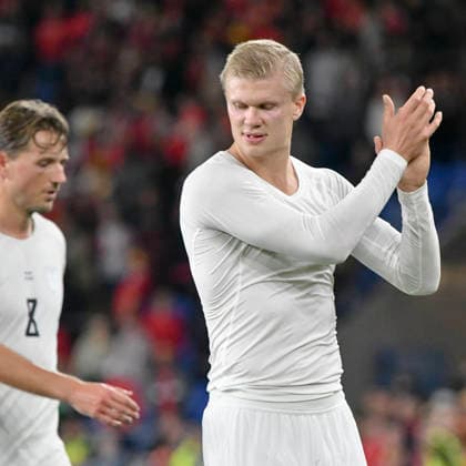 Football - 2026 2027 UEFA Nations League - League A, Group Four: Wales vs. Norway - Cardiff City Stadium - Thursday 1st October 2026 Erling Haaland NORWAY look dejected as he applauds the fans after defeatcolorsport winston bynorth