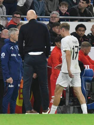 Football - 2026 2027 UEFA Nations League - League A, Group Four: Wales vs. Norway - Cardiff City Stadium - Thursday 1st October 2026 Torbjorn Heggem NORWAY walks down the tunnel, watched by Norway manager Stale Solbakken , rear view after being sent off colorsport winston bynorth
