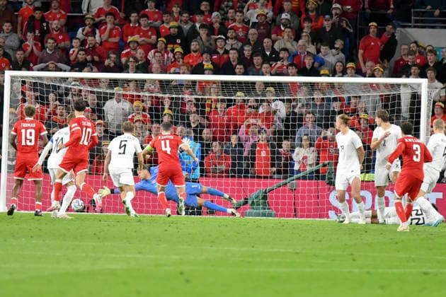 Football - 2026 2027 UEFA Nations League - League A, Group Four: Wales vs. Norway - Cardiff City Stadium - Thursday 1st October 2026 Neco Williams WALES beats orjan Nyland NORWAY from a free kick colorsport winston bynorth